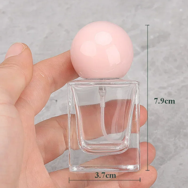 30 مللي زجاجة رذاذ عطر زجاجية سميكة شفافة مع غطاء خشبي رذاذ عطر فارغ زجاجات عطر مربعة قابلة لإعادة الملء صغيرة