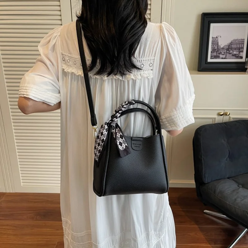 

Classic Parisian Style Leather Shoulder Bag For Women With Timeless Silhouette And Elegant Look