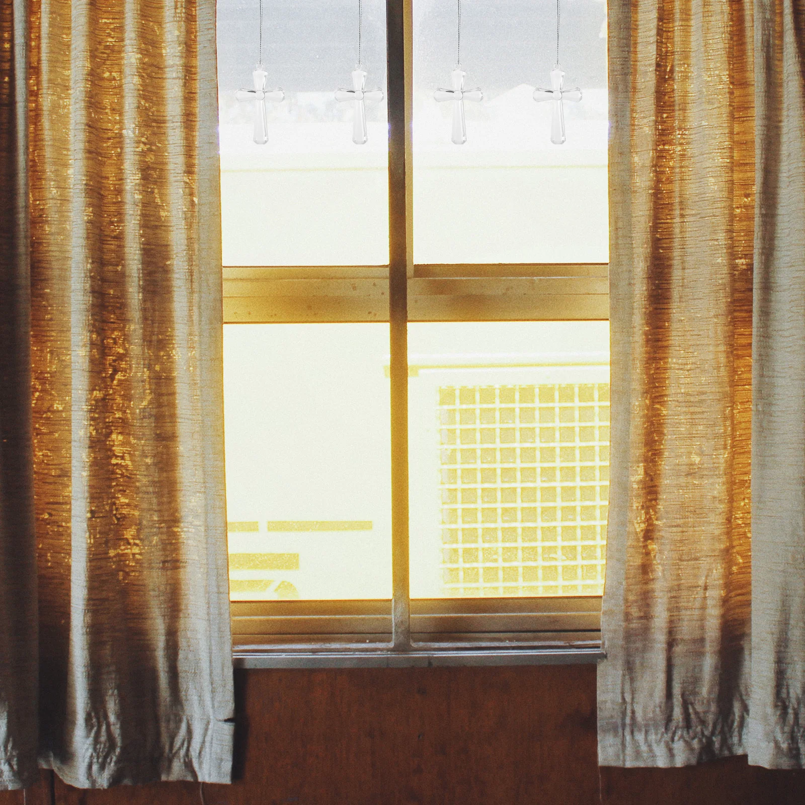 

50Pcs Christian Cross Suncatcher Transparent Acrylic Hanging Ornament for Sunlight Reflection DIY Faith Decor Easter Activity