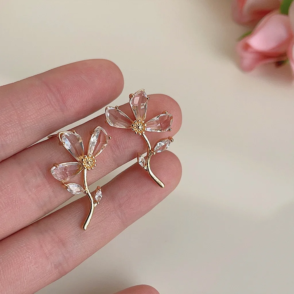 

Luxury Cute Crystal Flower Stud Earrings for Women Temperament Elegant Fashion Design Petal Earrings Wedding Party Jewelry Gifts
