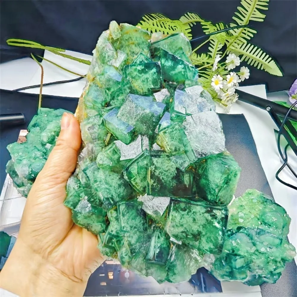 

Wholesale high-quality natural green fluorite cluster rough specimen healing stone crystal decoration