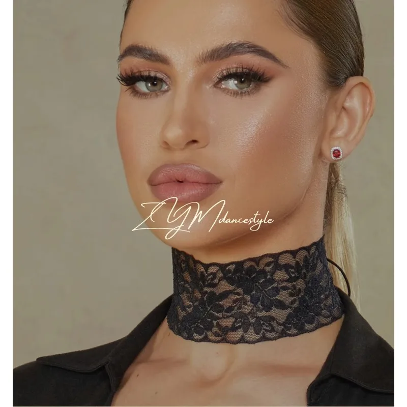 Traje de entrenamiento de accesorios de baile latino con correa para el cuello ZYM personalizado con cuello ajustable