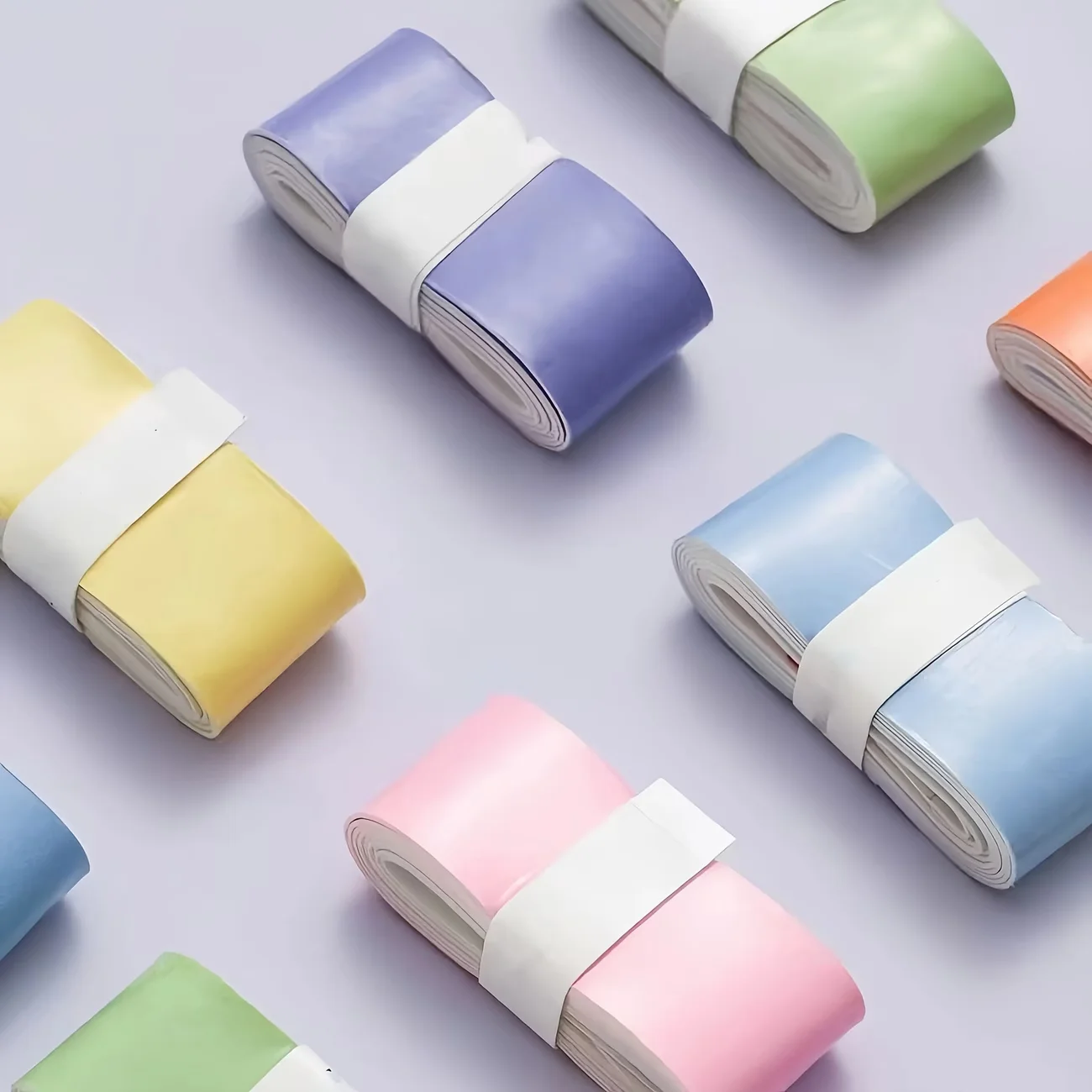 2 PCS of Color-changing Gradient Hand Grips. They are anti-slip and sweat-absorbent. The gradient design features unique style