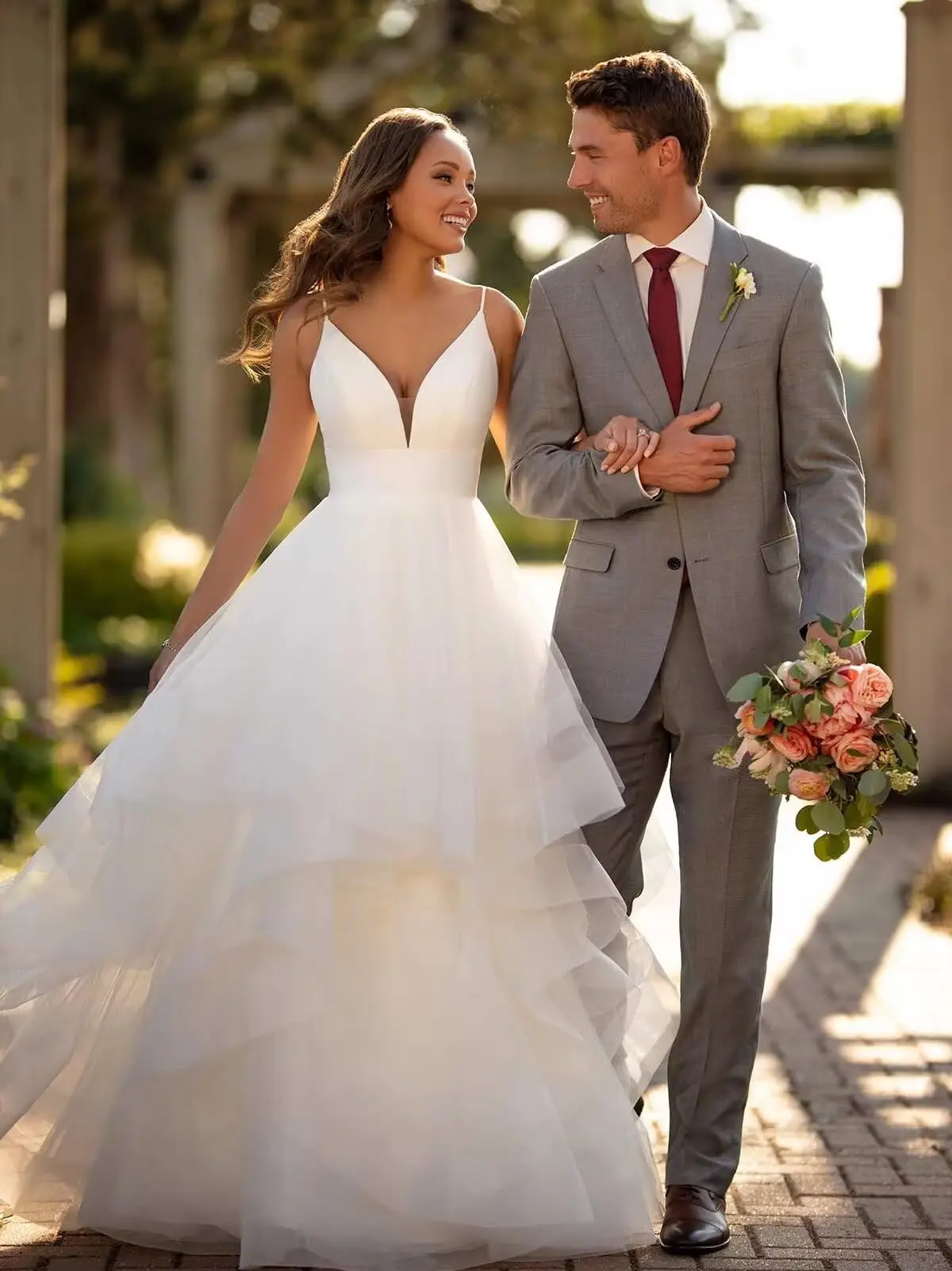 

Women's Romantic Tulle Spaghetti V-Neck Quinceanera Dresses Long A-Line Ruffle Wedding Dress Formal Evening Gowns