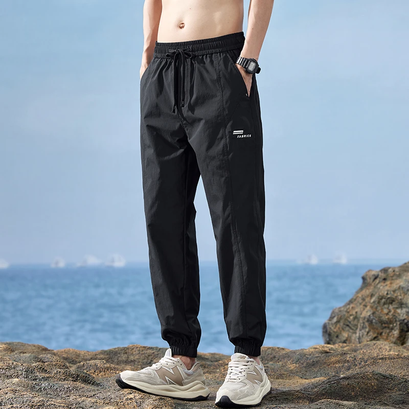 Calça fina masculina de seda gelada, calça esportiva da moda de secagem rápida, dedo do pé solto, calça apertada, verão 2024