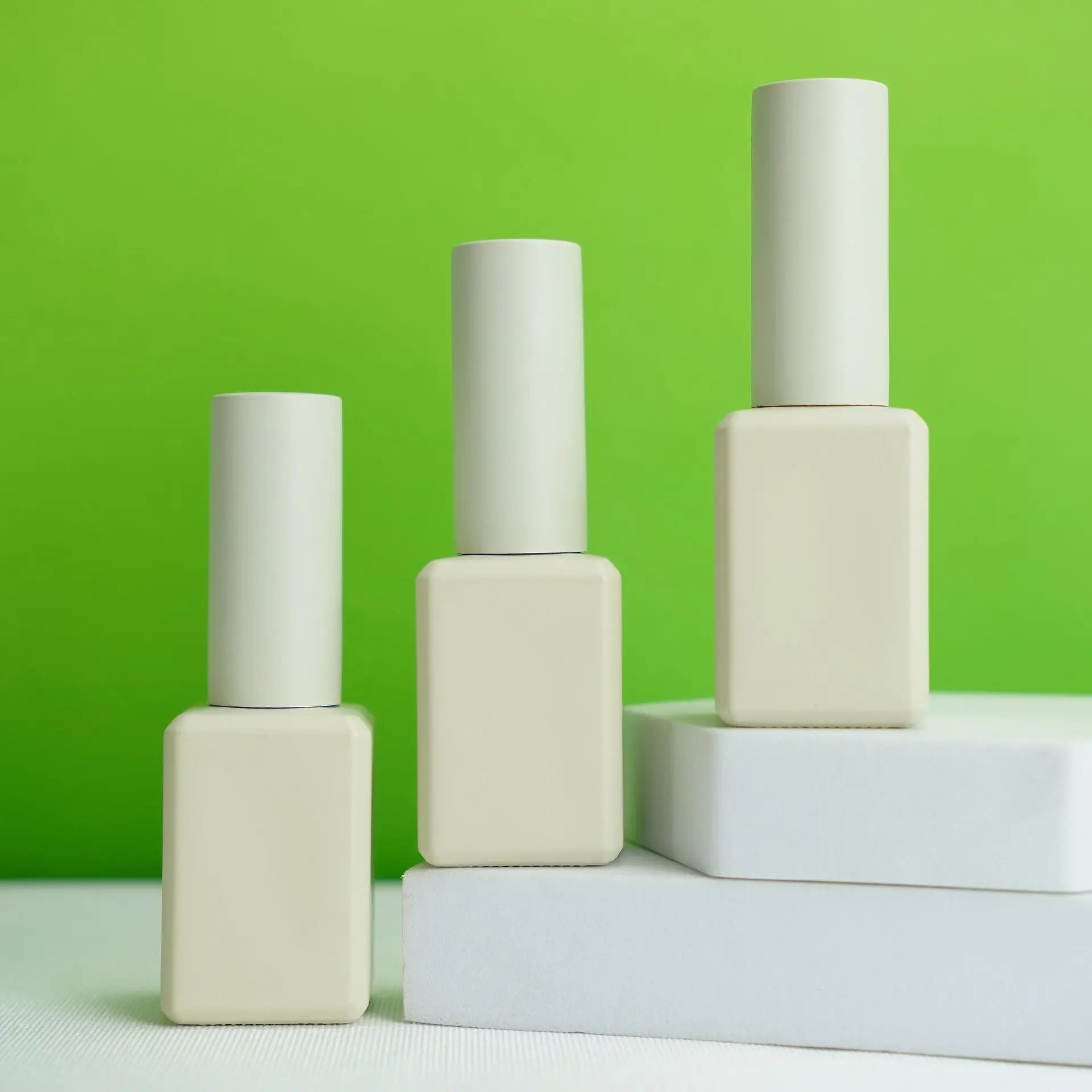 زجاجة طلاء أظافر بيج سعة 15 مل مع فرشاة حاوية زجاجية فارغة لزجاجة جل الأظافر القابلة لإعادة الملء