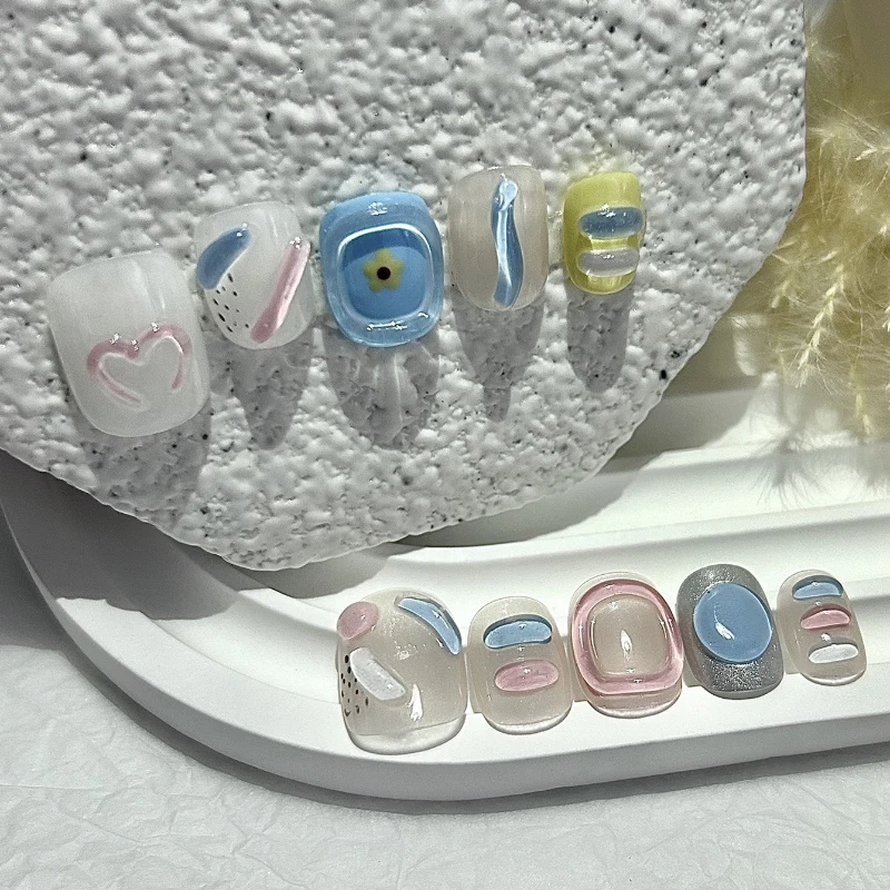 10 ชิ้นฤดูร้อนน่ารักมือสั้นกดเล็บมือหยิกสีน้ำตาลสีลูกอมศิลปะเล็บปลอมที่ถอดออกได้นำมาใช้ใหม่