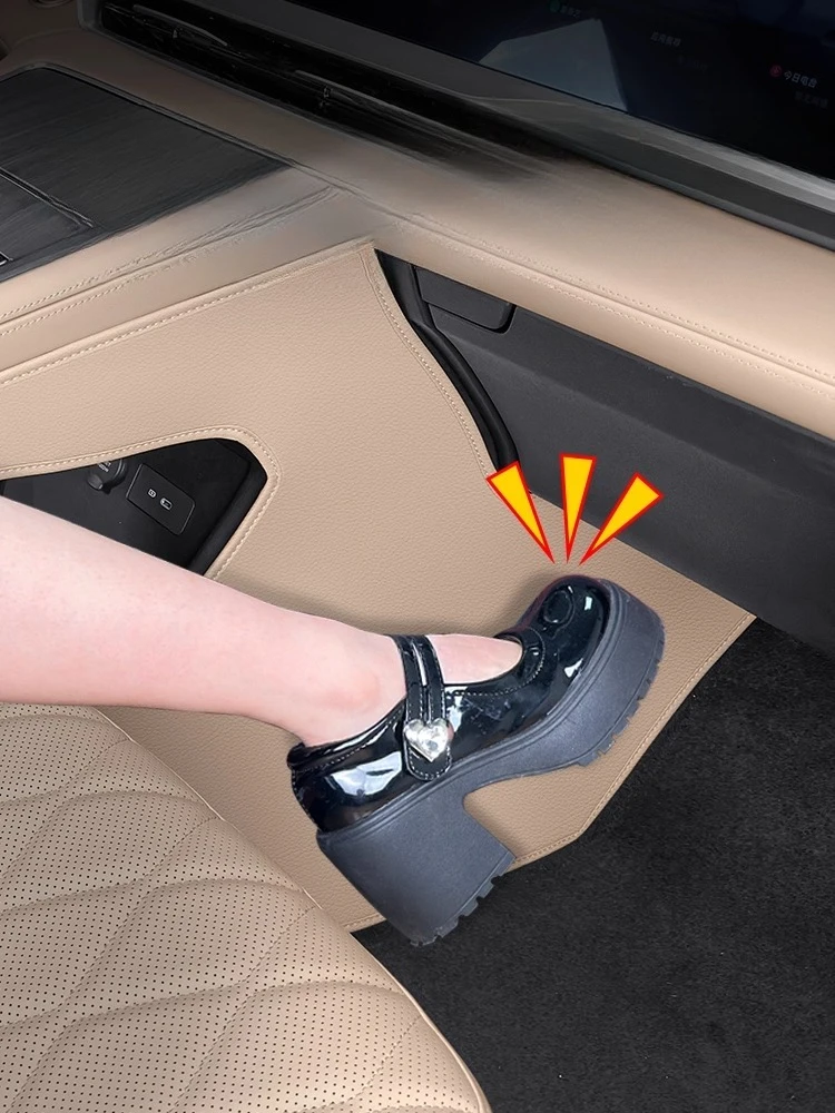 

Для Geely Monjaro Xingyue L 2025, центральная консоль, боковая защита от ударов, кожаный защитный коврик от царапин, декоративные аксессуары