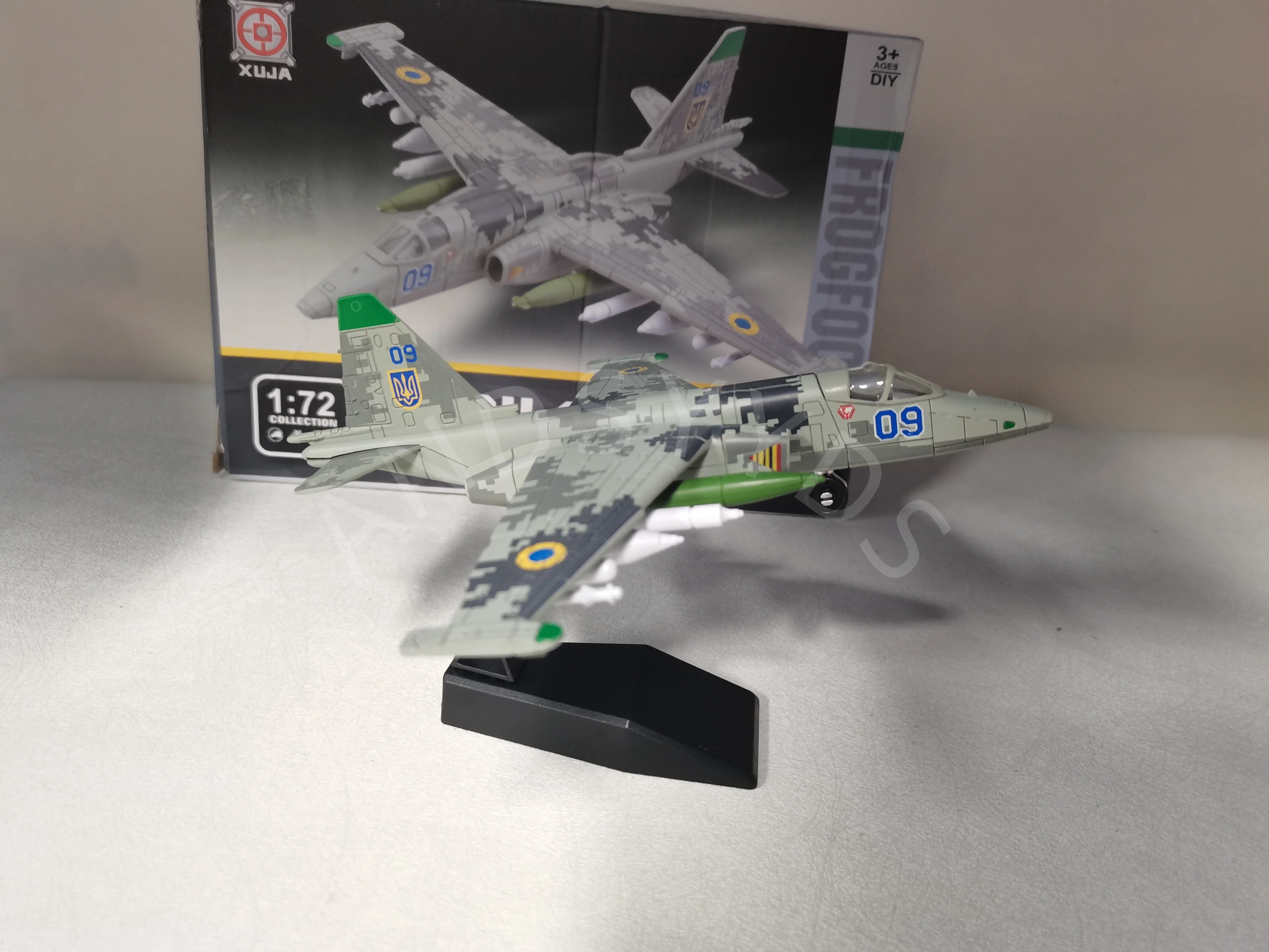 Simulation 1/100 Échelle J-20 Fighter Avion Moulé sous Pression Modèle