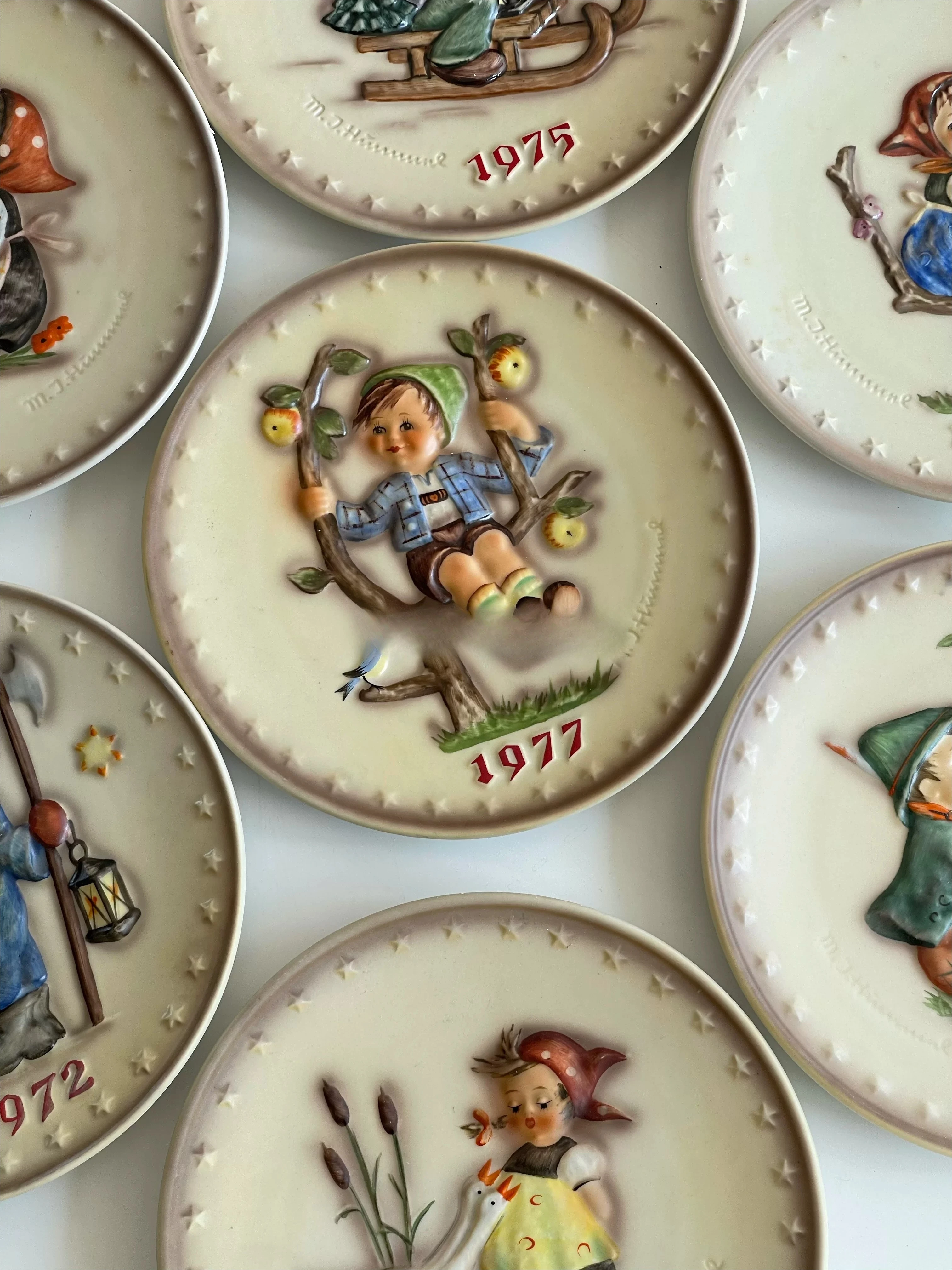 Sim doll vintage medieval ceramic commemorative plate