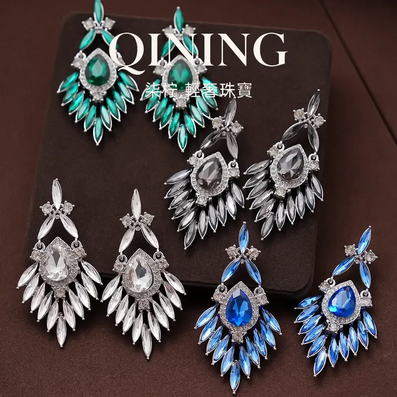 Joan Luchui Fan, Court Wind Flash Diamond Water Drop Fringed Earrings Light Luxury Niche Earrings Dating Dinner Eye Earrings