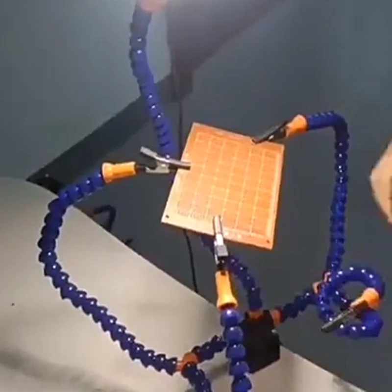 

Приспособление для зажима паяльного стола. Третий ручной инструмент, подставка для сварки печатных плат с гибким держателем.