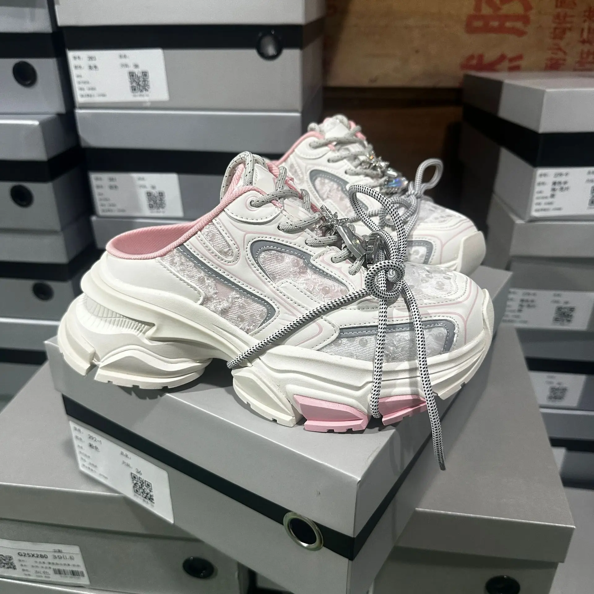 

Новые женские сетчатые дышащие тапочки Baotou, уличные женские тапочки на толстой подошве с увеличенным кружевом Baotou, женская обувь