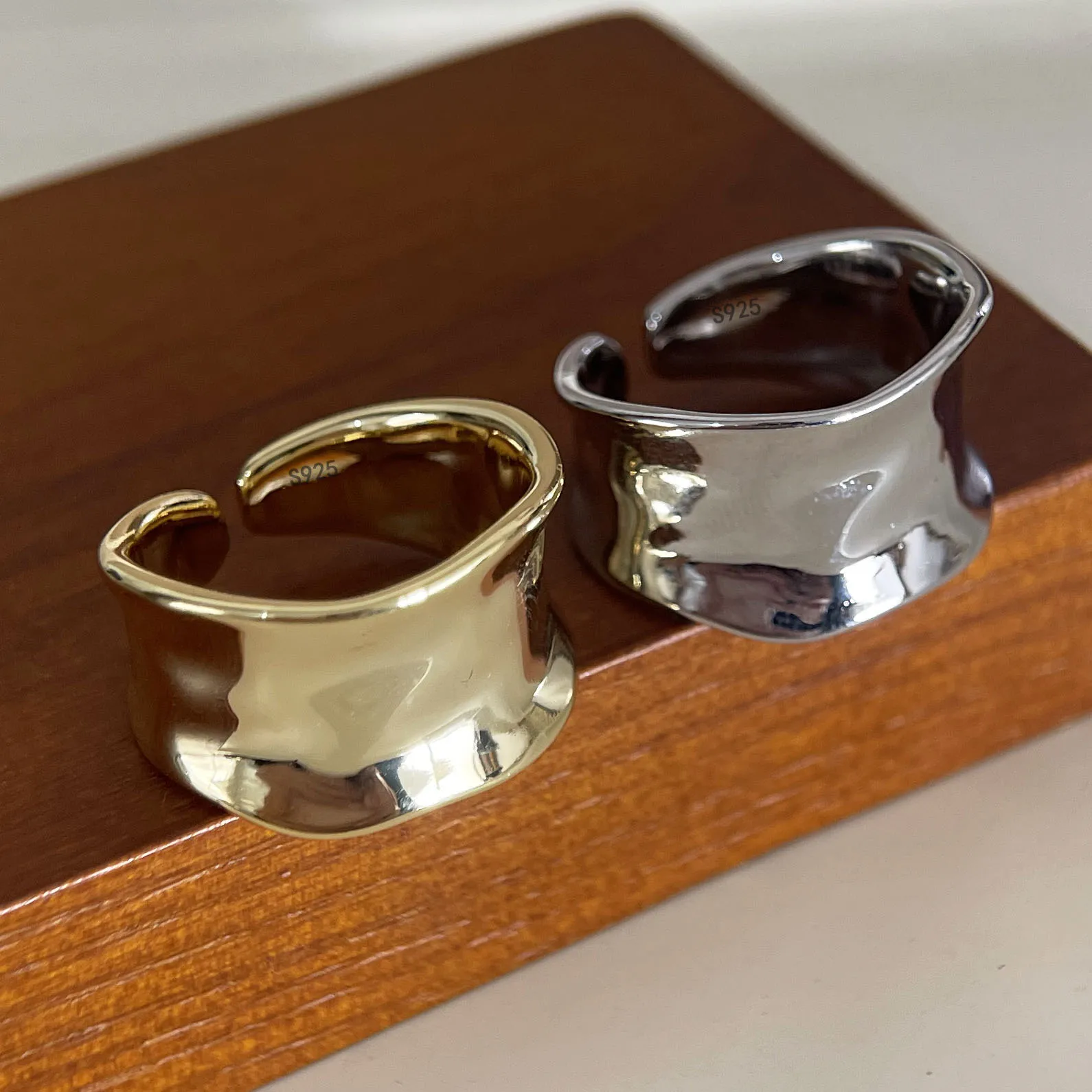 BF CLUB 925 Sterling-Ringe für Damen, schlicht, geometrisch, handgefertigt, unregelmäßig, Retro-Vintage, breiter Goldring, allergiefrei, als Geburtstagsgeschenk