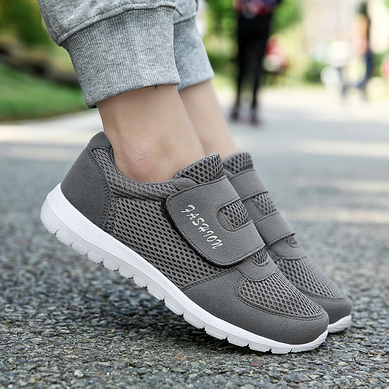 

Men Women Walking Shoes Spring Mesh Loafers Sports Outdoor Light Flats Breathable Fitness Sneakers Soft Big Size 36-45