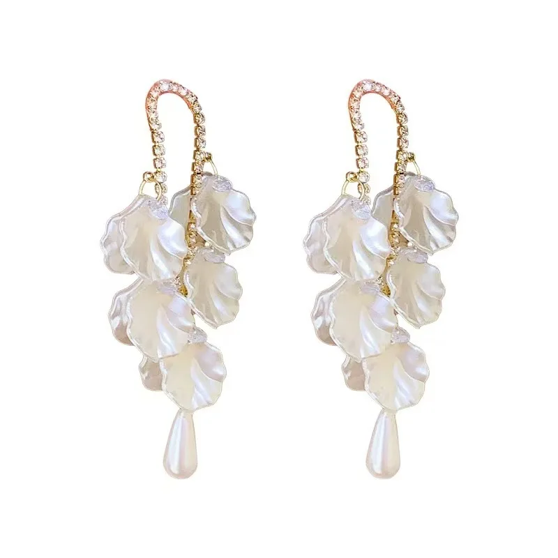 

Premium Light Luxury Long Tassel Earrings Vintage Pearl Petal Chunky Unique Niche Statement Drop for Women
