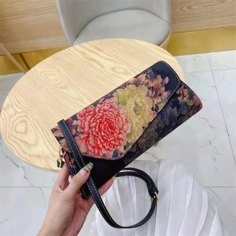 

Сумка в китайском стиле из мягкой кожи с узором, на плечо, для женщин 40+ лет, на каждый день, с мягким замком.