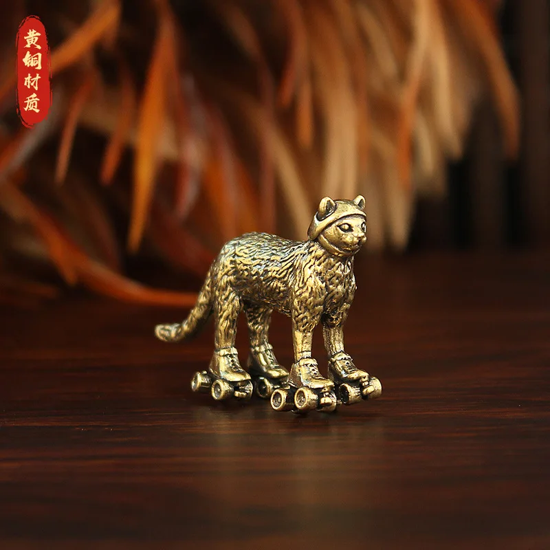 Creative figurine, brass roller skates, raccoon cat, miniature landscape decoration for home, wine cabinet, entryway, mini c