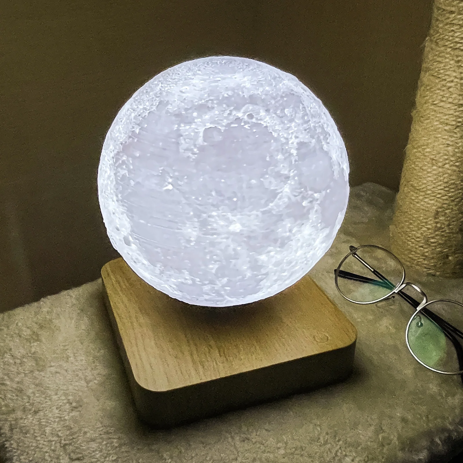 HCNT Levitating Moon Lamp Magnetic Levitation Rotating Floating 6-Inch Luna Night Light Christmas Gift Home Office Decor Gadgets