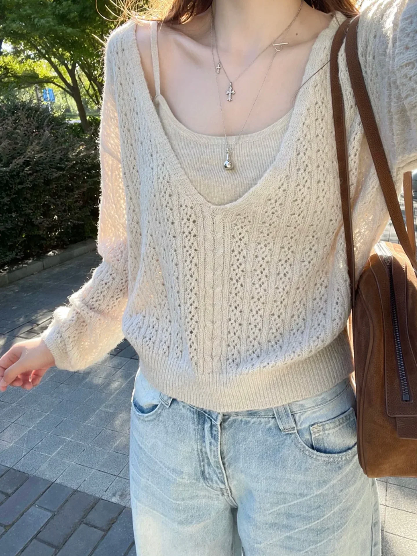 

Women's Autumn Winter Korean Sle Knitted Set V-Ne Hollow out Design Camere Sweater Floral Print Top And Bot Ensemble