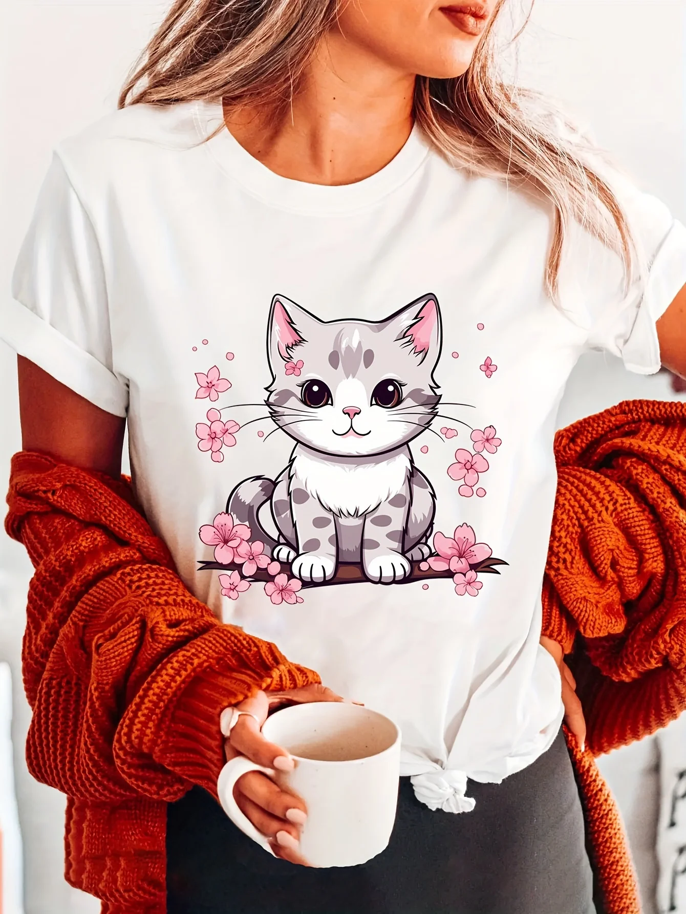 Cute Cat and Cherry Blossom Print Round Neck T-shirt Casual Short Sleeved Japanese T-shirt Suitable for Summer Women's Clothing