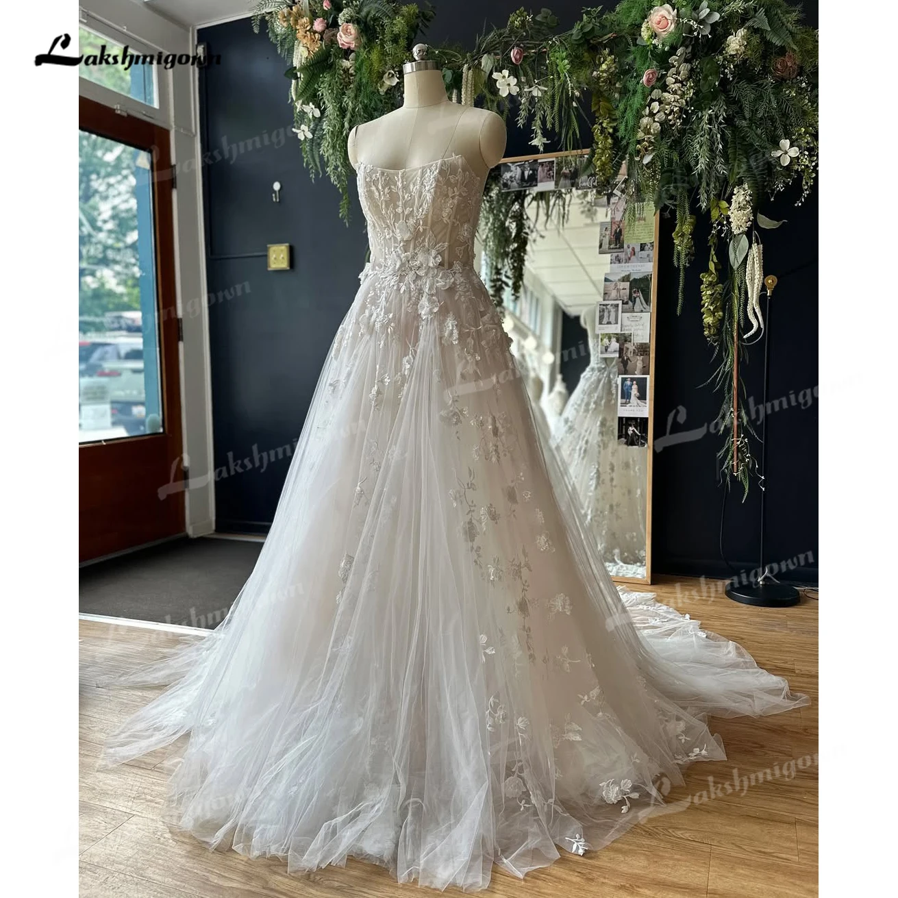 

Romantic Strapless Floral Wedding Dresses 2026 Stunning Lace Appliques Tulle Train Wedding Gown Vestidos De Novia Customized