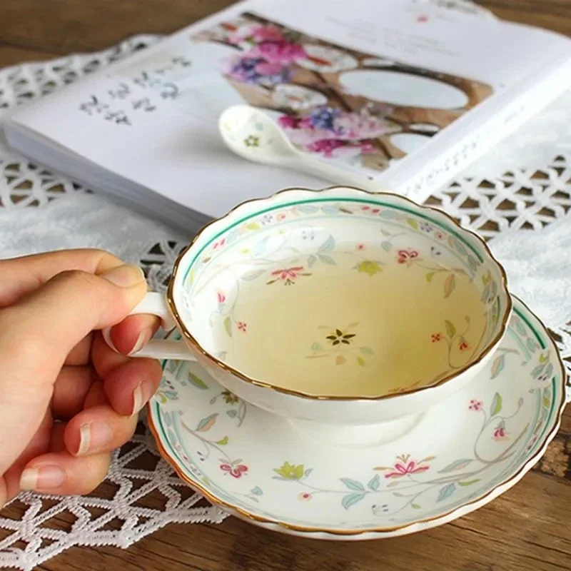 Ceramic Coffee Cup Set European-style Bone china Black Tea cup Saucer Small Luxury Home Ladies Afternoon Tea cup Flower Tea set