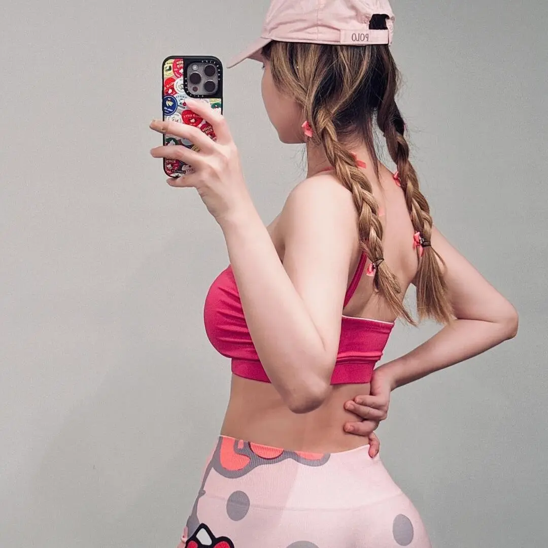 Sanrio HelloKitty pantalones cortos deportivos estampados dibujos animados lindo verano pantalones de Yoga de doble cara corazón femenino pantalones deportivos delgados de tres cuartos
