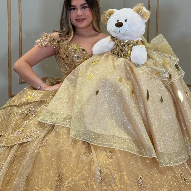

Блестящие платья Quinceanera цвета шампанского по индивидуальному заказу с открытыми плечами и аппликацией из пайеток, кружевное платье с длинным хвостом, Vestido 15, Quinceanera