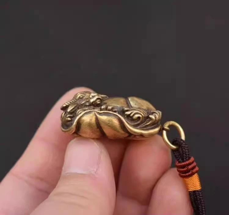 China Collection Old Asian Archaize Brass Zodiac Cattle Small Statue Pendant