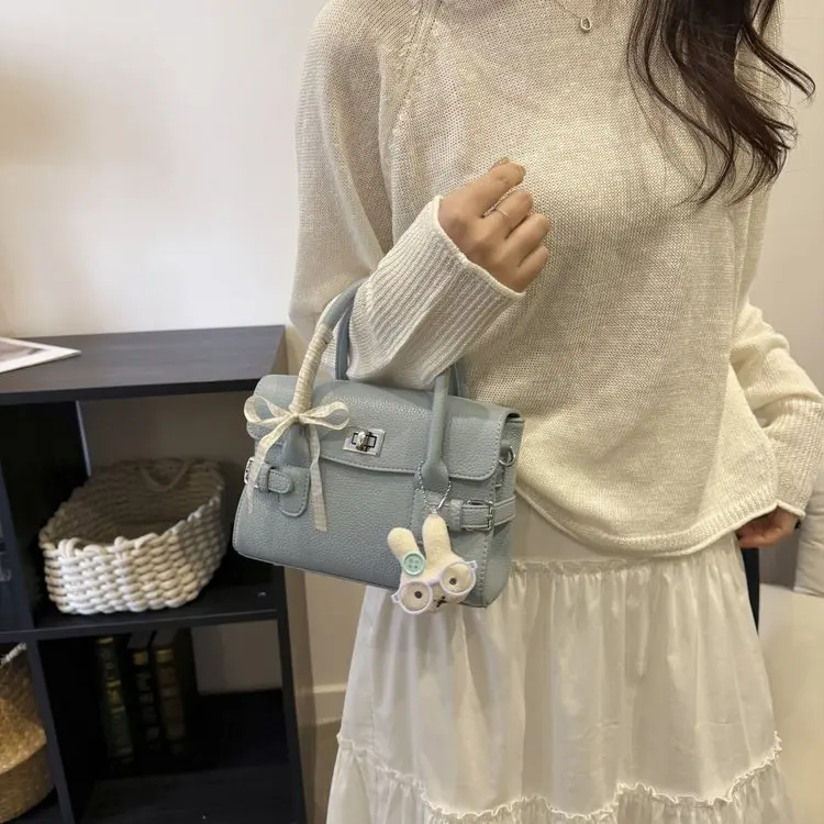 

2026 New Simple Small Square Bag Versatile Fashion Shoulder Crossbody Bag Premium Sense Portable Japanese Small Bag