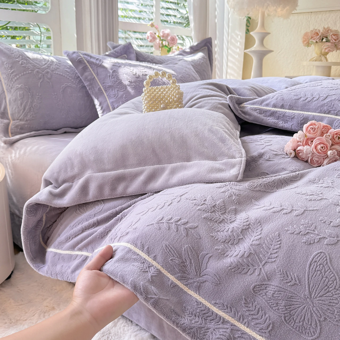 Double-Sided Coral Fleece Bedding Set Autumn Winter Floral Carving Milk Velvet Anti-Static Four-Piece Bedding Set Blue 