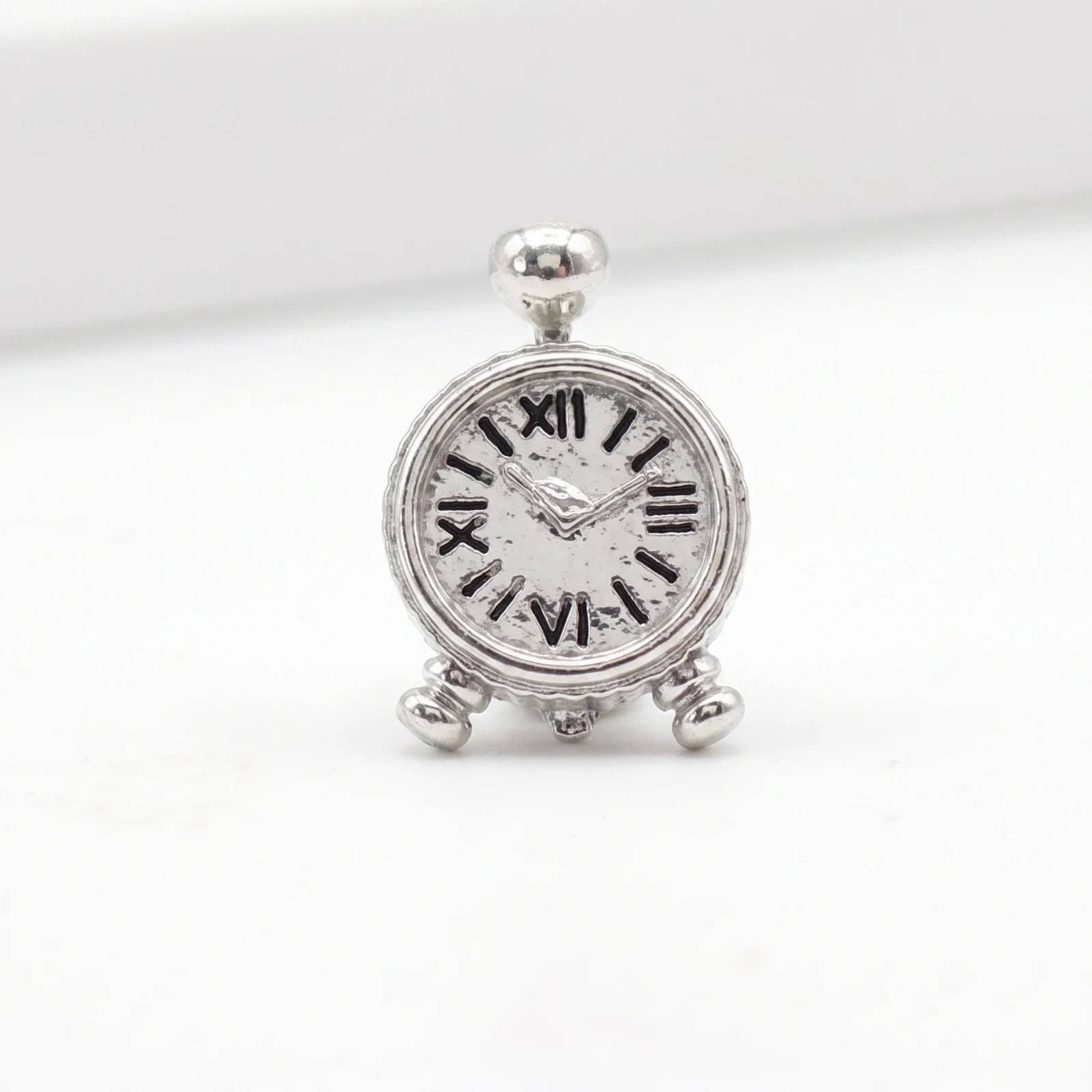5 Pieces Dollhouse Clock Miniature Mini Clock with Roman Numerals Ornament Compact Realistic for Hobbyists, DIY Craft Scenes