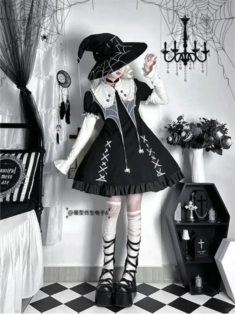 

A black slim-fitting daily short-sleeved Gothic dark suit dress