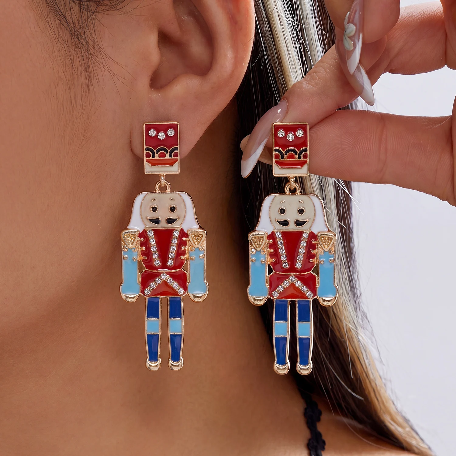 Nouvelles boucles d'oreilles pendantes soldat casse-noisette de Noël pour femmes, avec strass brillants, poupée de dessin animé, bijoux de Noël et du Nouvel An