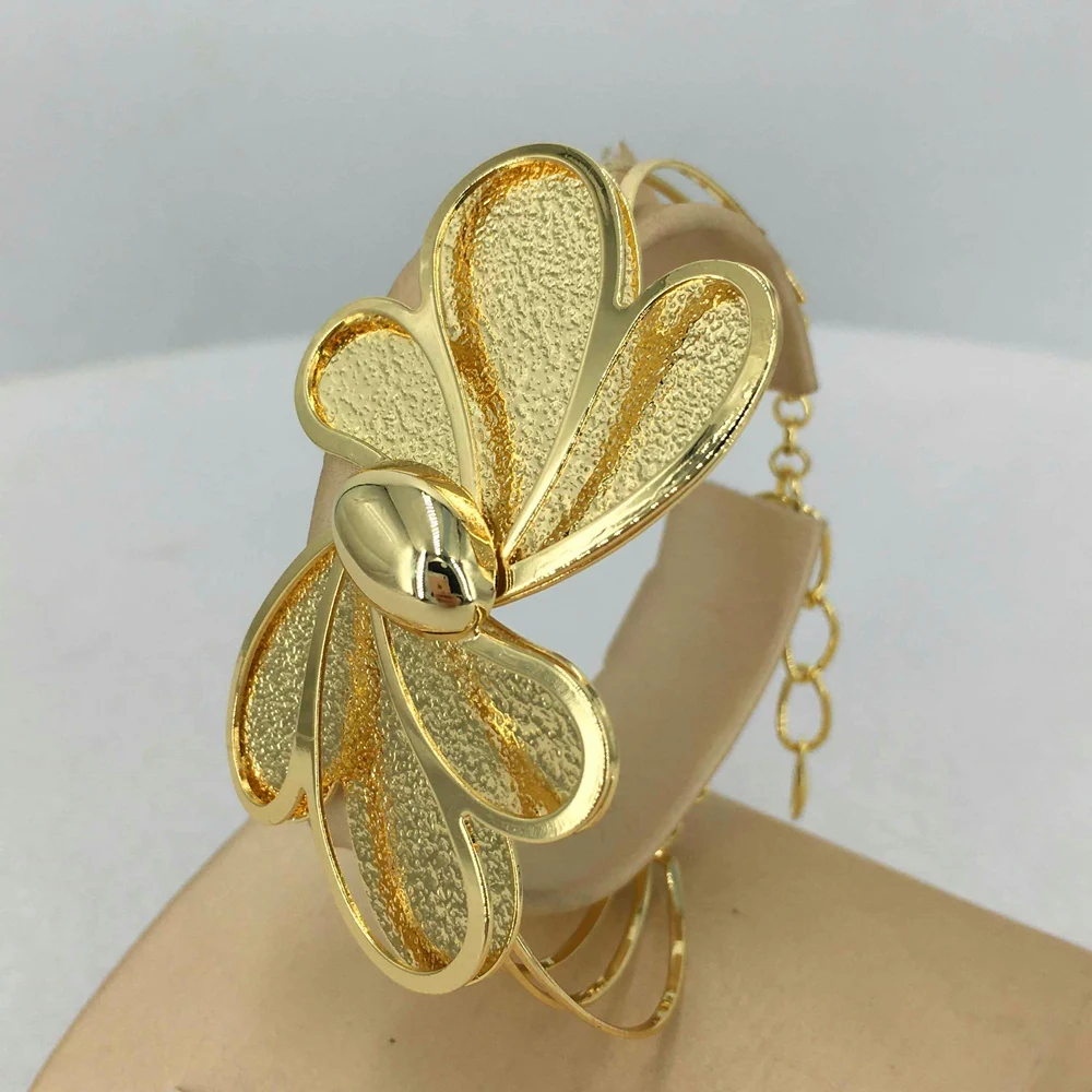 Exquisite and fashionable high-end jewelry set, suitable for various parties, brides and weddings to wear FHK15524
