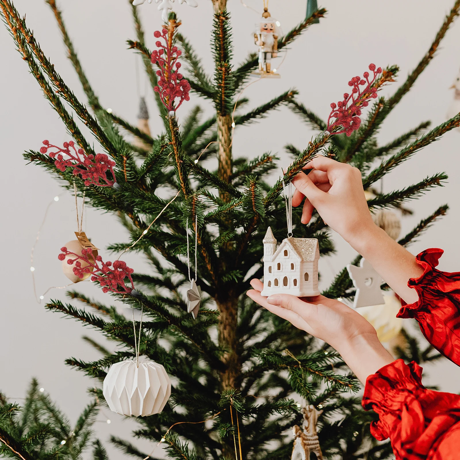 

6Pcs Christmas Tree Decoration Artificial Berry Stems Bright Color Xmas Tree Ornaments Holiday Festive Crafts Wedding Decor