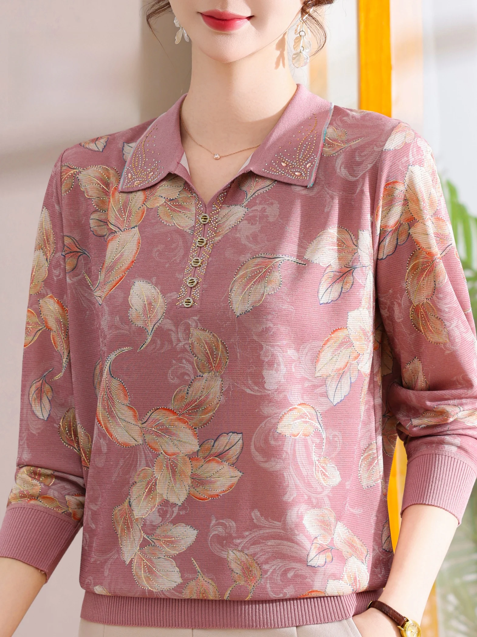 

Модная вязаная рубашка большого размера для женщин среднего и пожилого возраста, свободного кроя, с принтом, отложным воротником, в стиле «мама», весна...