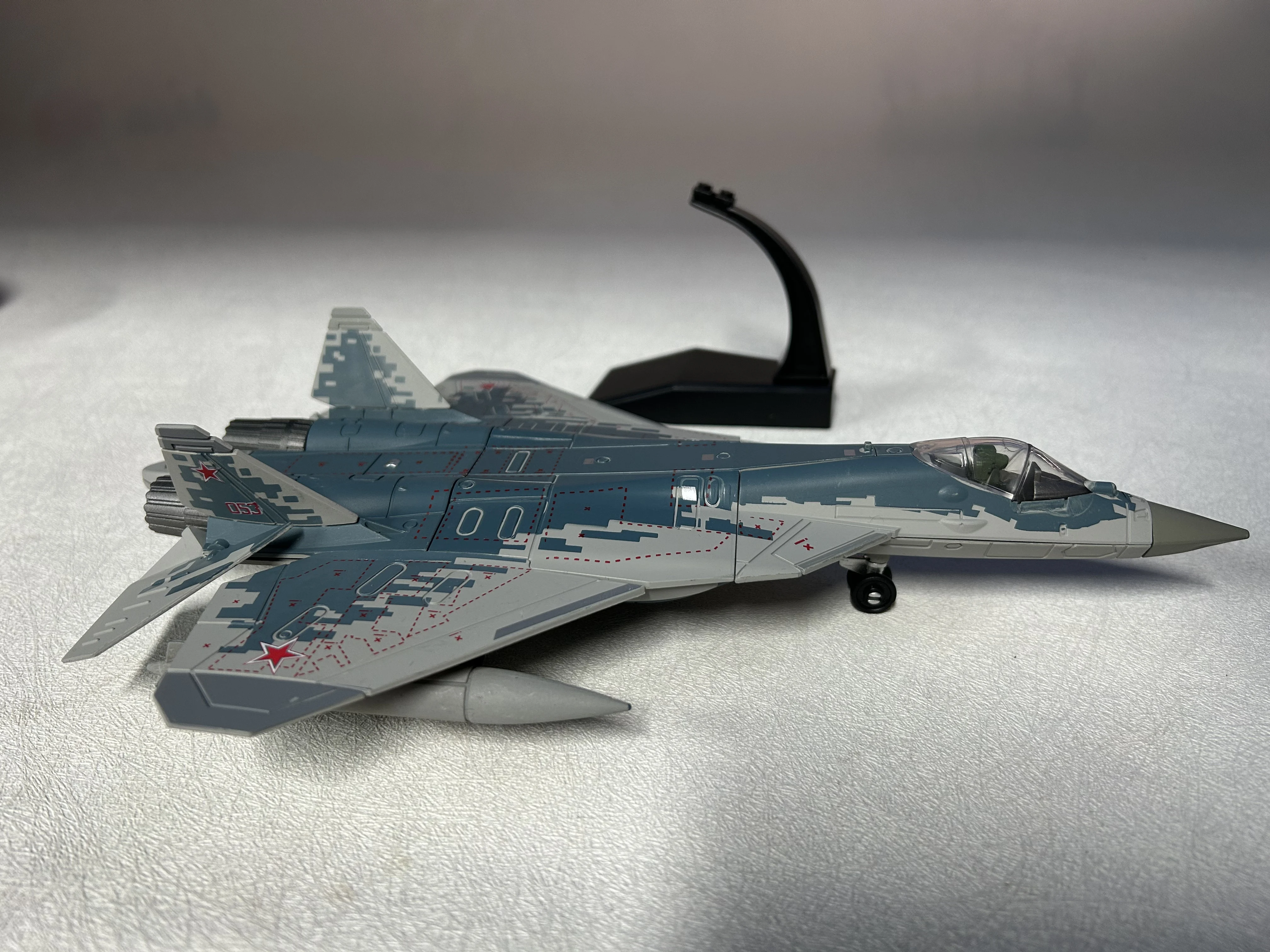 

1:72 Scale Russian SU57 Multi-role Fighter Glue-free Pre-colored DIY 3D Puzzle Assemble Model Building Block Toy Collection Gift