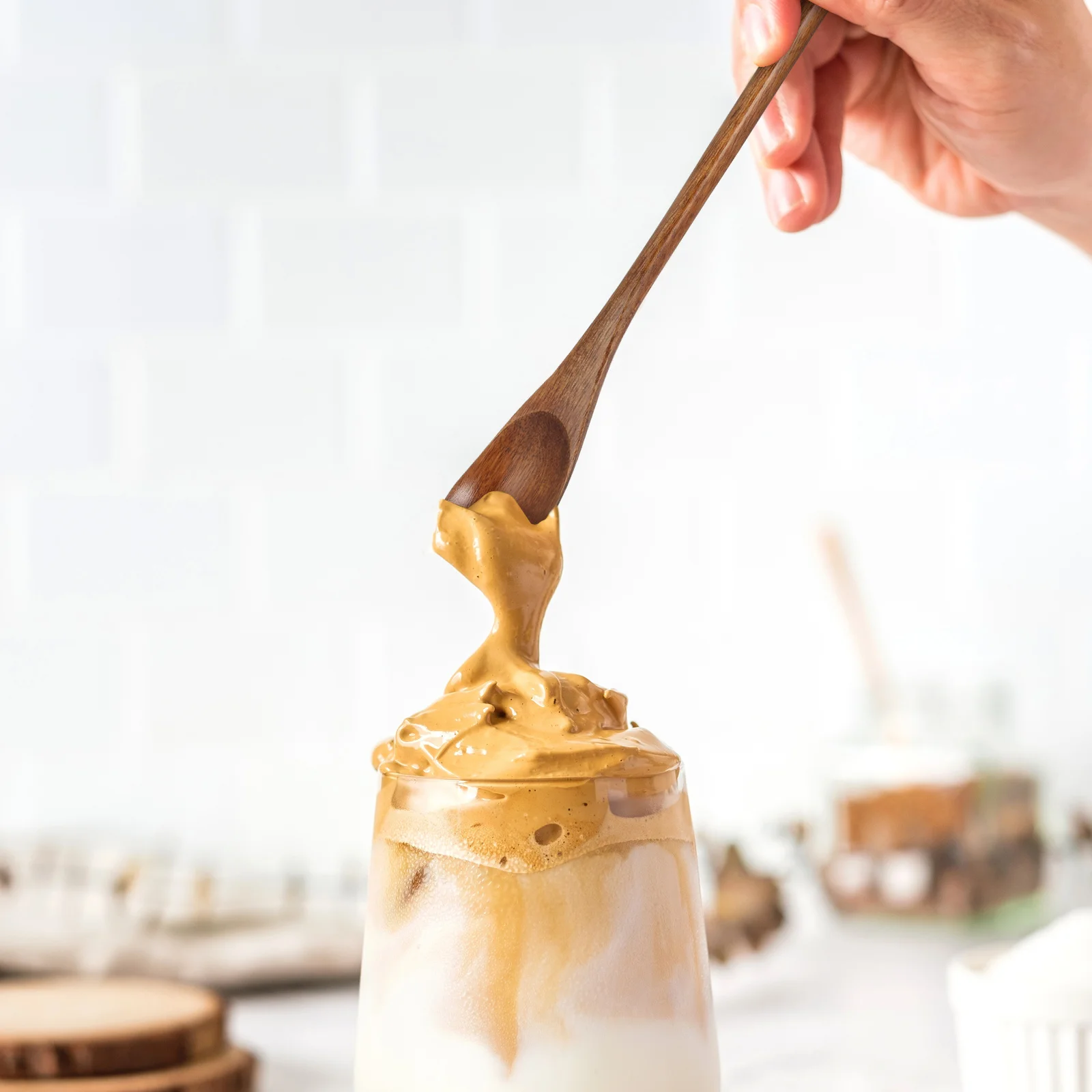 

2Pcs Long Handle Coffee Spoons Solid Wood Japanese Style Stirring Dessert Honey Spoons Natural Grain Wooden Honey Spoon