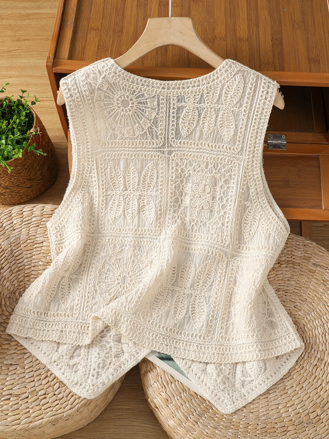 

n Embroidered V-Ne Women's Jaet Loose Hook Flower Design Summer Outerwear Tank Top Thin Commute Sle Single Button