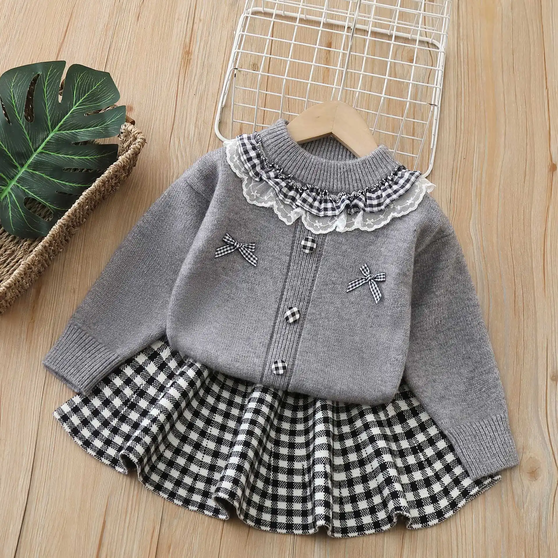 Girls Sweater Set New Little Girl Foreign Style Bow Small Fresh Plaid Skirt Two-piece Set