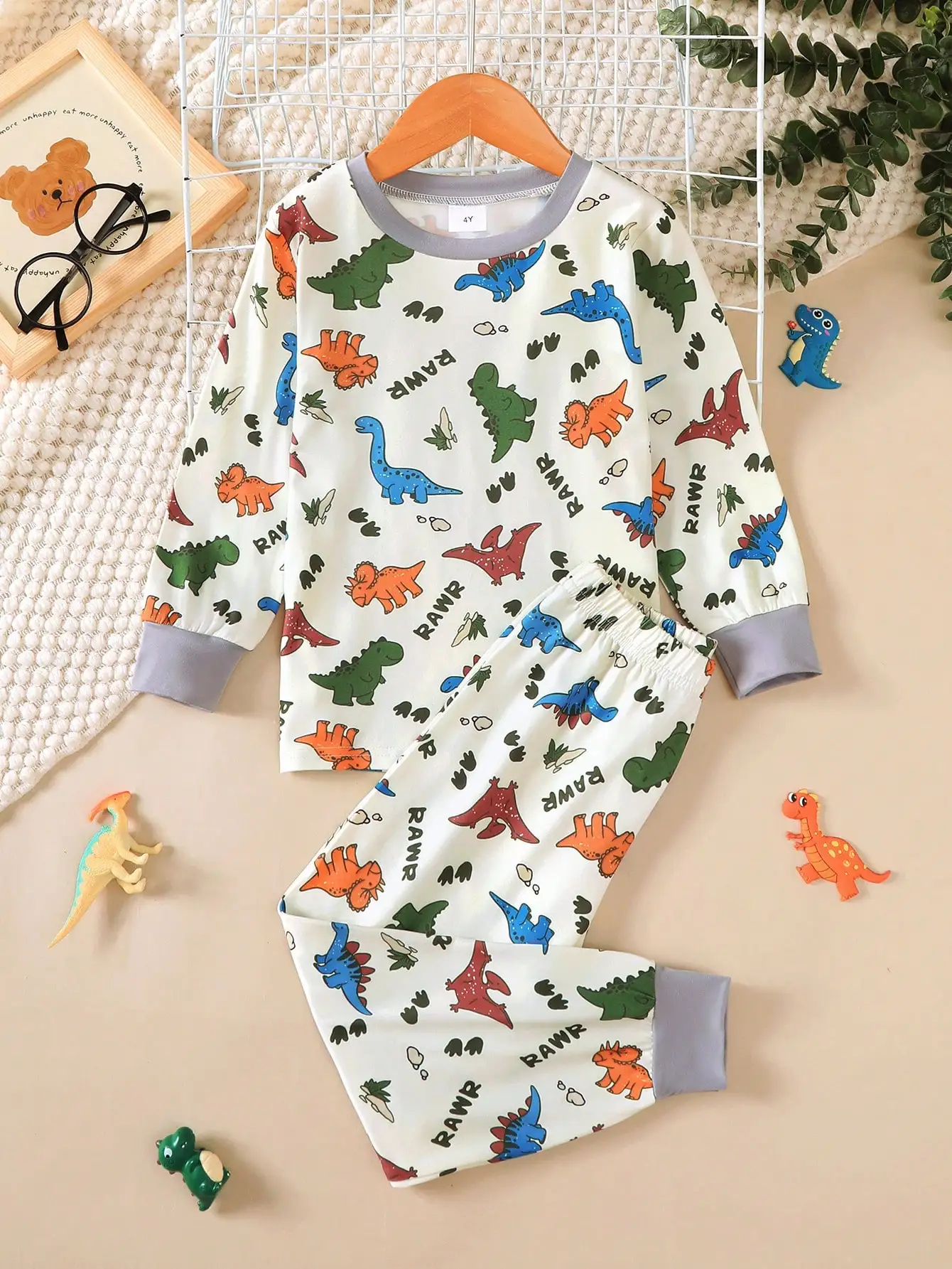 Autumn Boys' Stylish Cartoon Dinosaur Pattern Knit Soft Round-Neck Long-Sleeve Pullover Top and Elastic Waist Long Pants Two-Piece Set, Suitable for 2~7-Year-Old Boys' Spring and Autumn Outfits