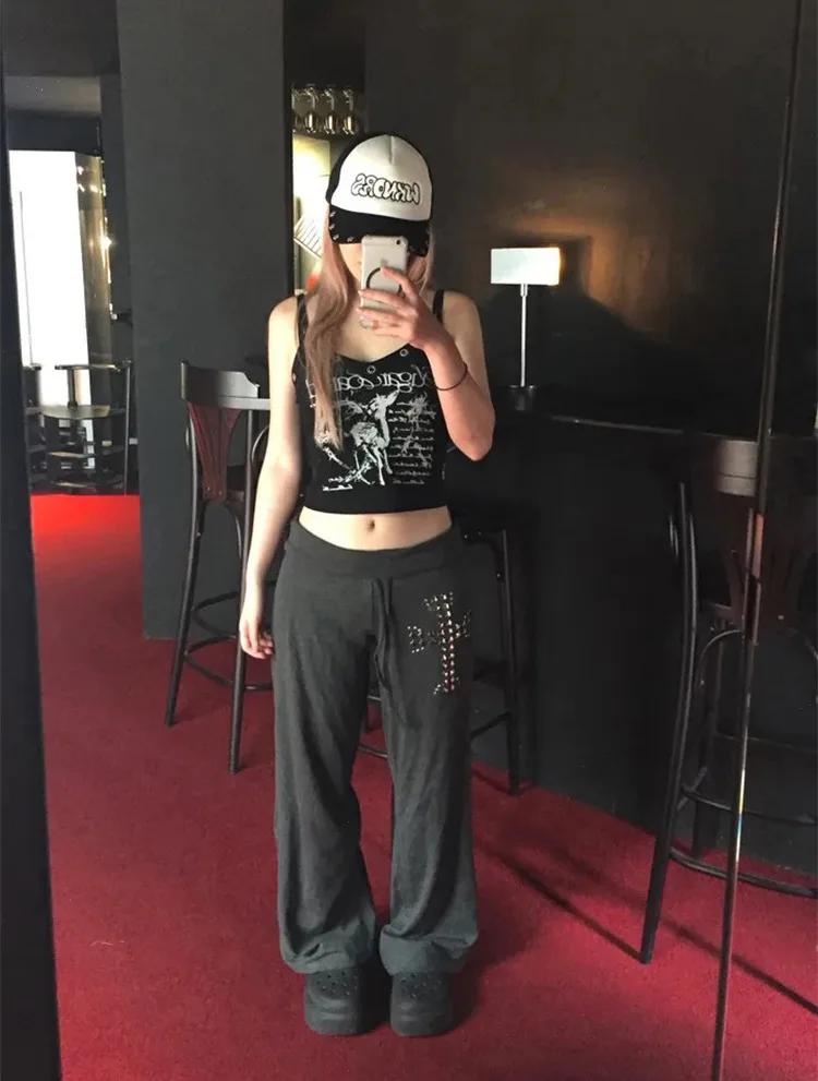 

Новые повседневные брюки в стиле ретро с принтом в виде пентаграммы и заклепками, мягкие и удобные, свободного кроя, визуально стройнящие, широкие серые брюки, женская одежда.