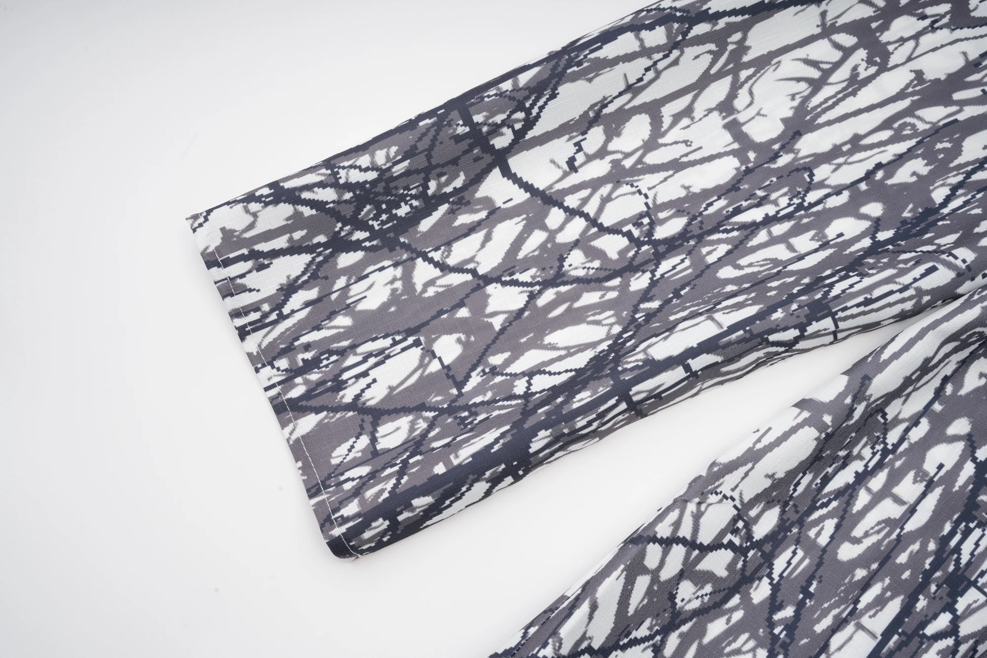 Dubai Black and White Branch Patterned Muslim Open Abaya Long sleeved Outer Robe for Muslim Lady Dressing for Daily Wear Ramadan