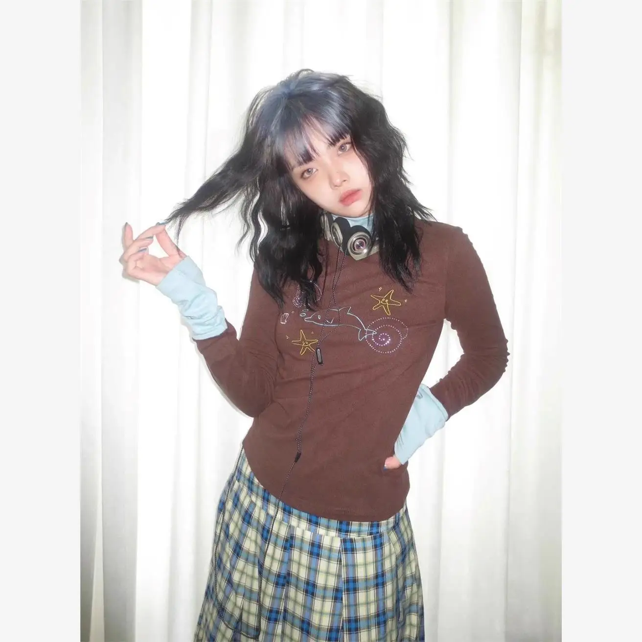 เสื้อยืดคอสูงแขนยาวทรงเข้ารูปประดับเพชรเทียมสำหรับผู้หญิง สไตล์เท่ห์ ทรงตรง แฟชั่นฤดูร้อน เสื้อยืดผู้หญิง