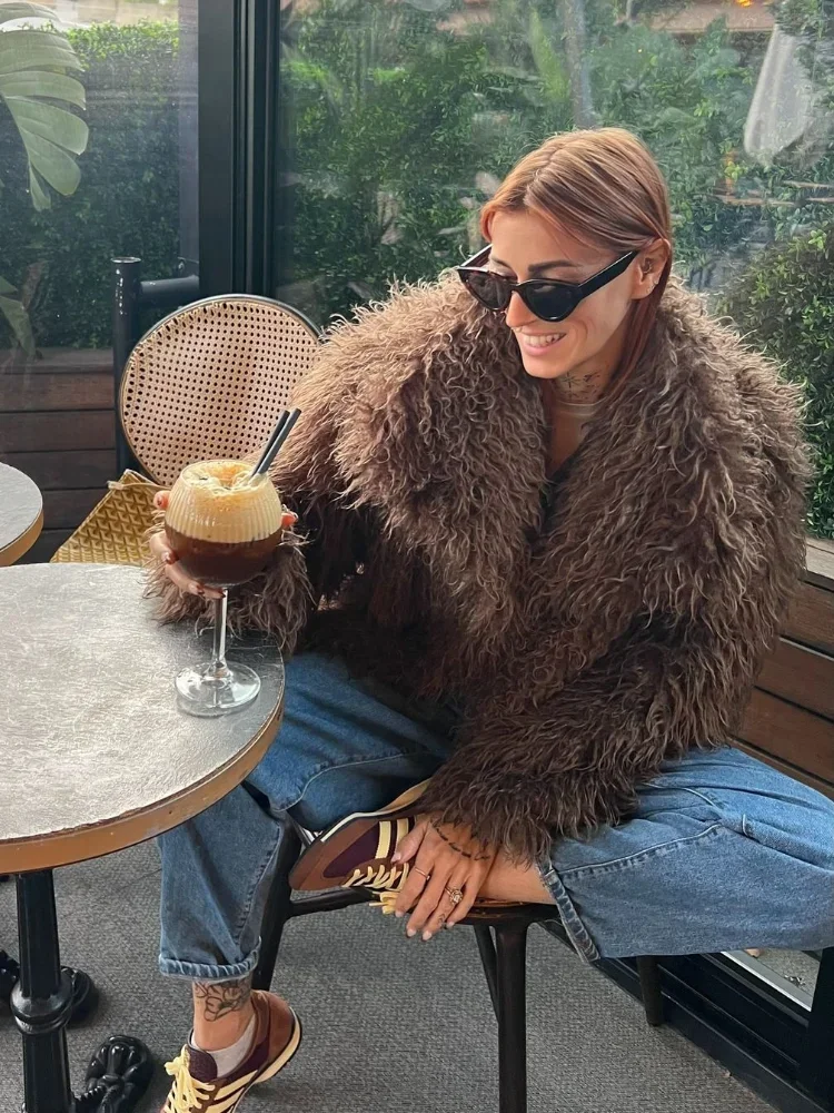 2025 Winter Fashion Brown Faux Fur Coat Women Chic Warm Fluffy Sheep Fur Jacket Big Turn-down Collar Overcoat New In Outerwear
