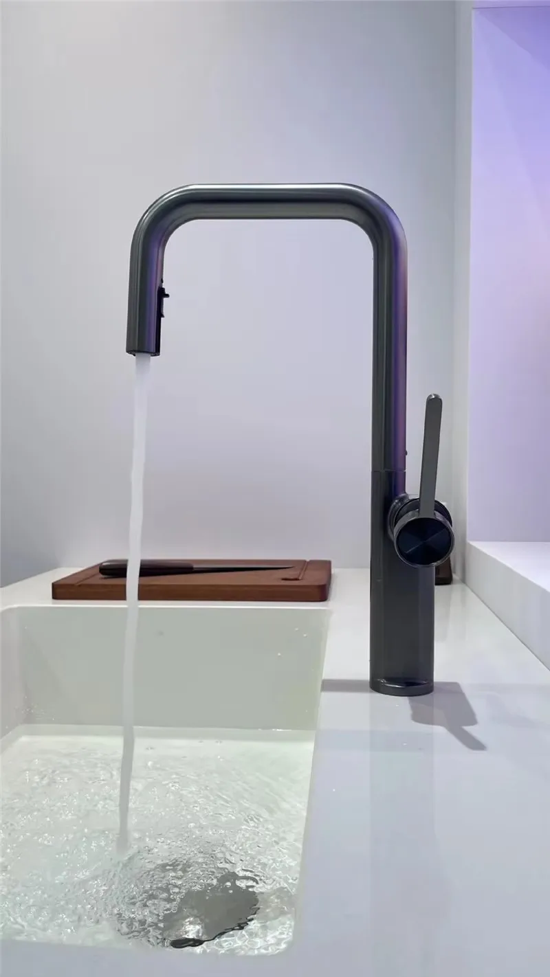 Geborsteld goud Uittrekbare keukenkranen Messing Rose Gold Gootsteenkranen Messing Gootsteenkraan Roterende uitloop Mengkraan Heet koud water Kraan