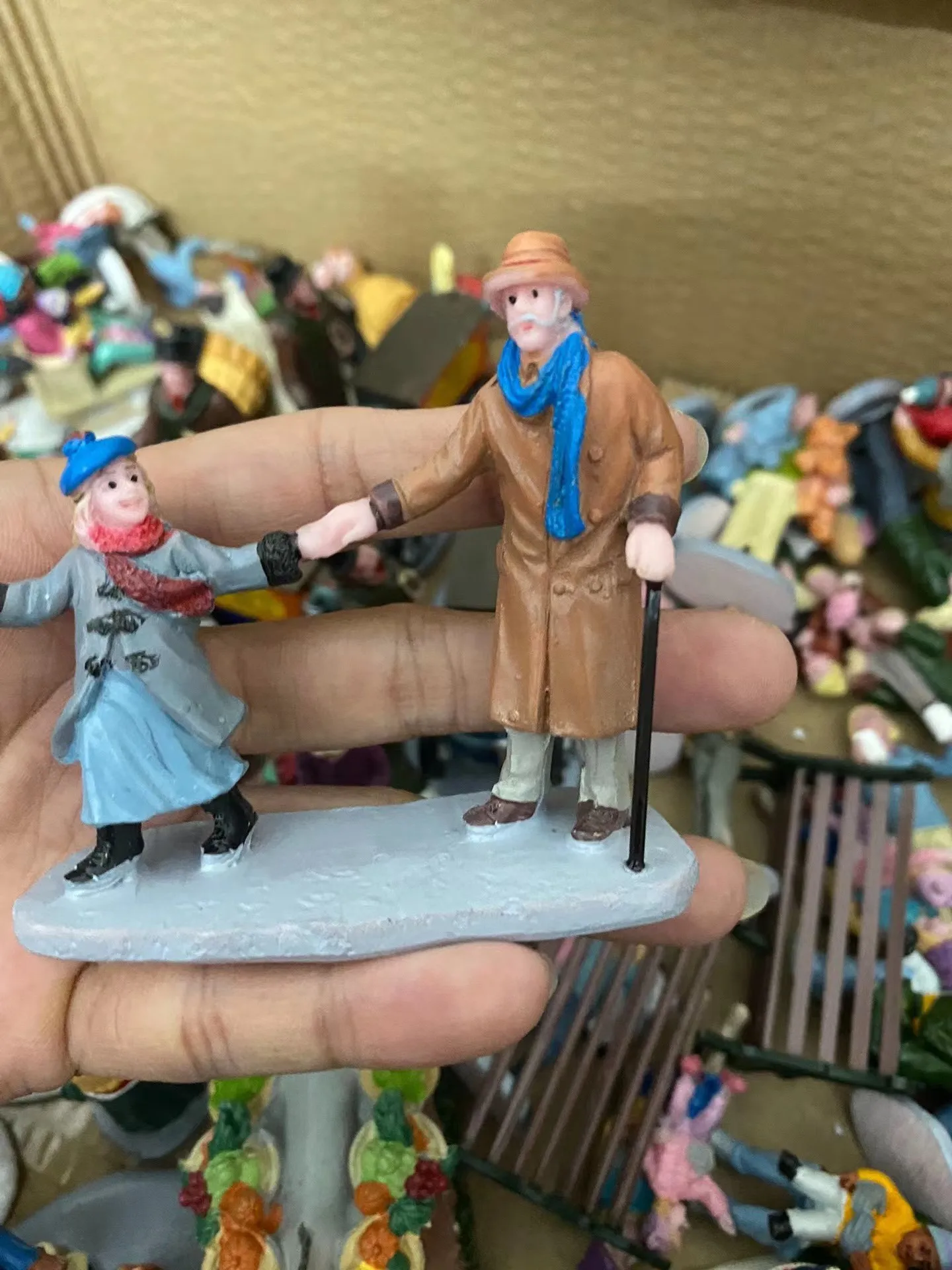 Resin figure mental psychological sand table game box court therapy  little girl  and old man  grandpa