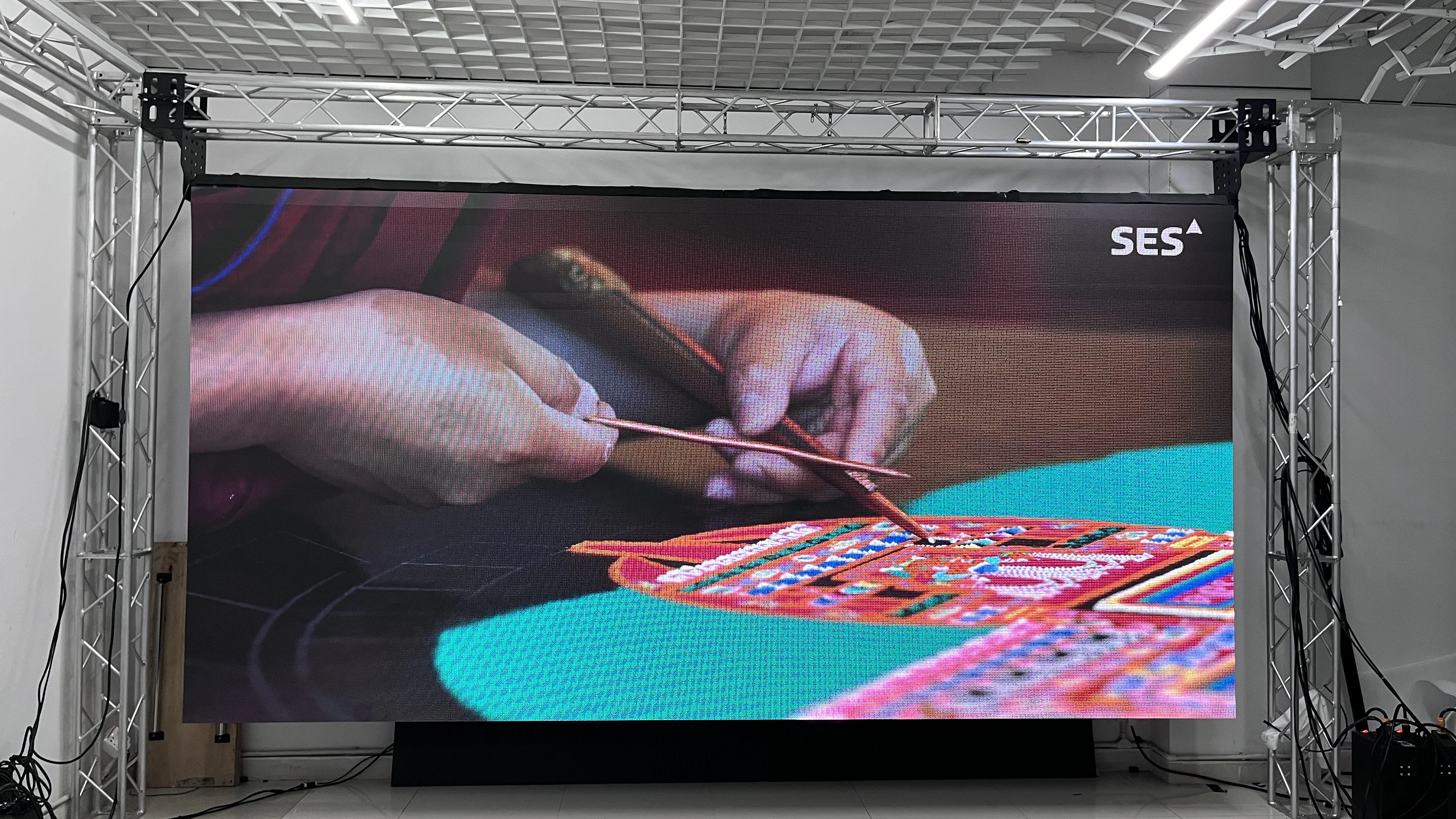 MDS Indoor Waterproof Rolling Folding LED Display P1.2/P1.56/P1.9/P2.6 Interactive Screen Wedding Concert Exhibition Decoration